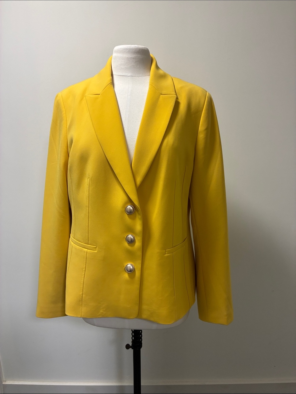 Tailored Yellow Women's Blazer with Metallic Buttons